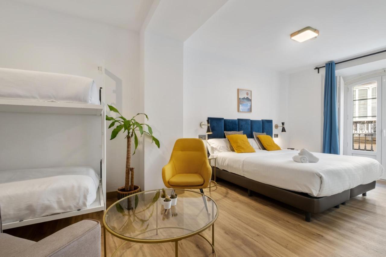 Malaga City Suites Экстерьер фото