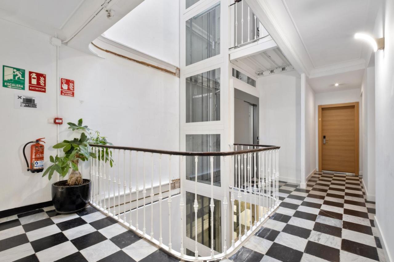 Malaga City Suites Экстерьер фото